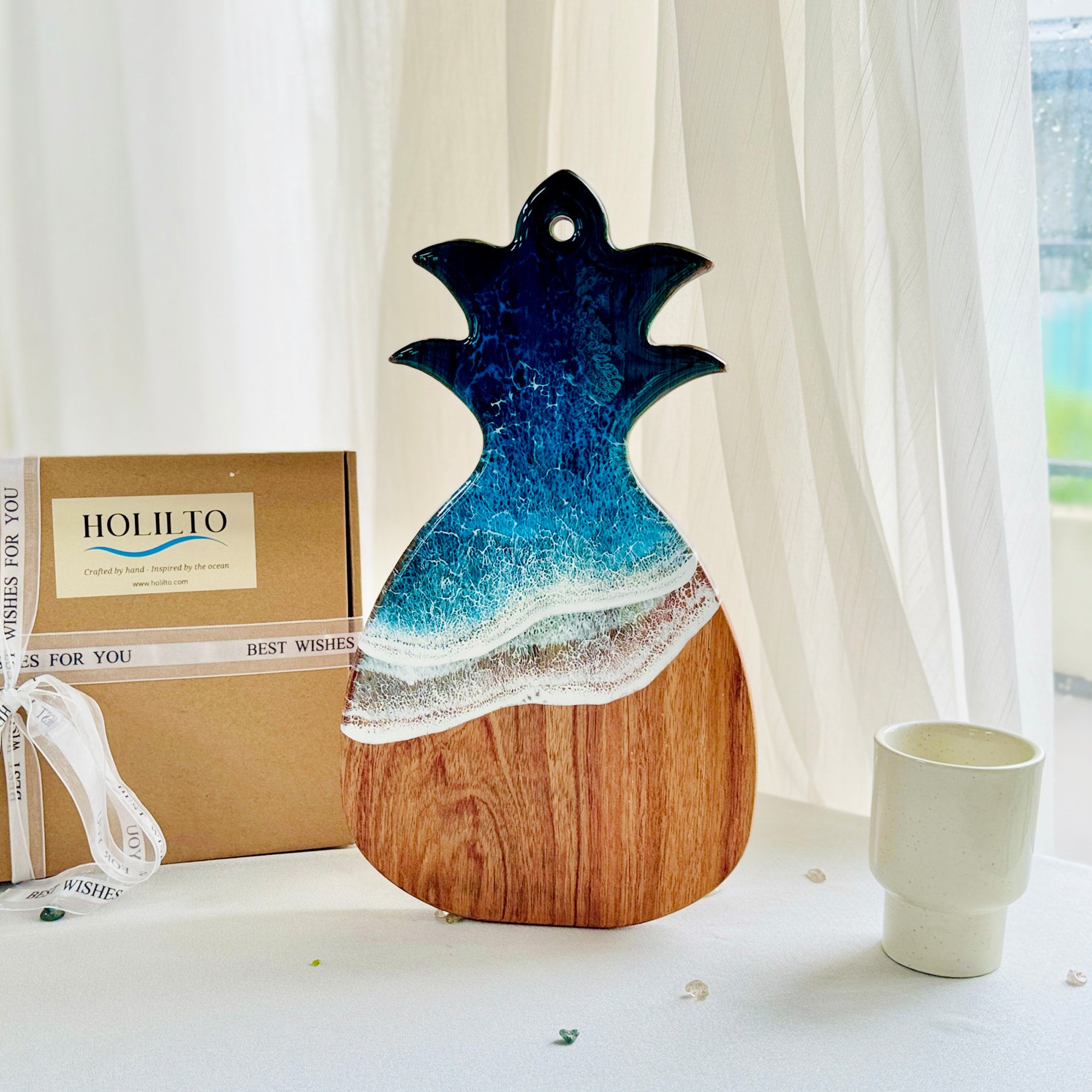 "Glow" – Ocean Resin Pineapple Board