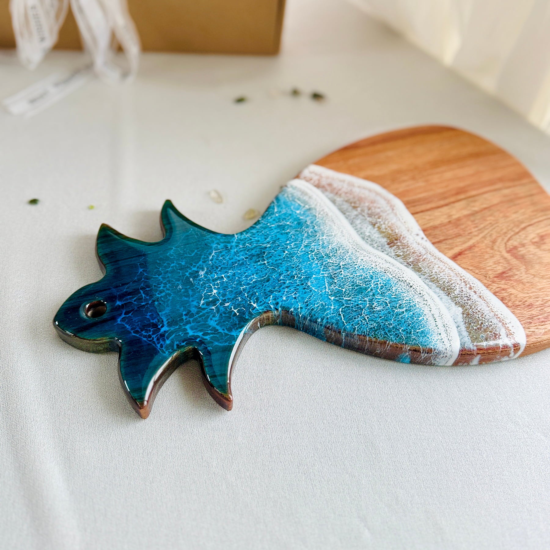"Glow" – Ocean Resin Pineapple Board