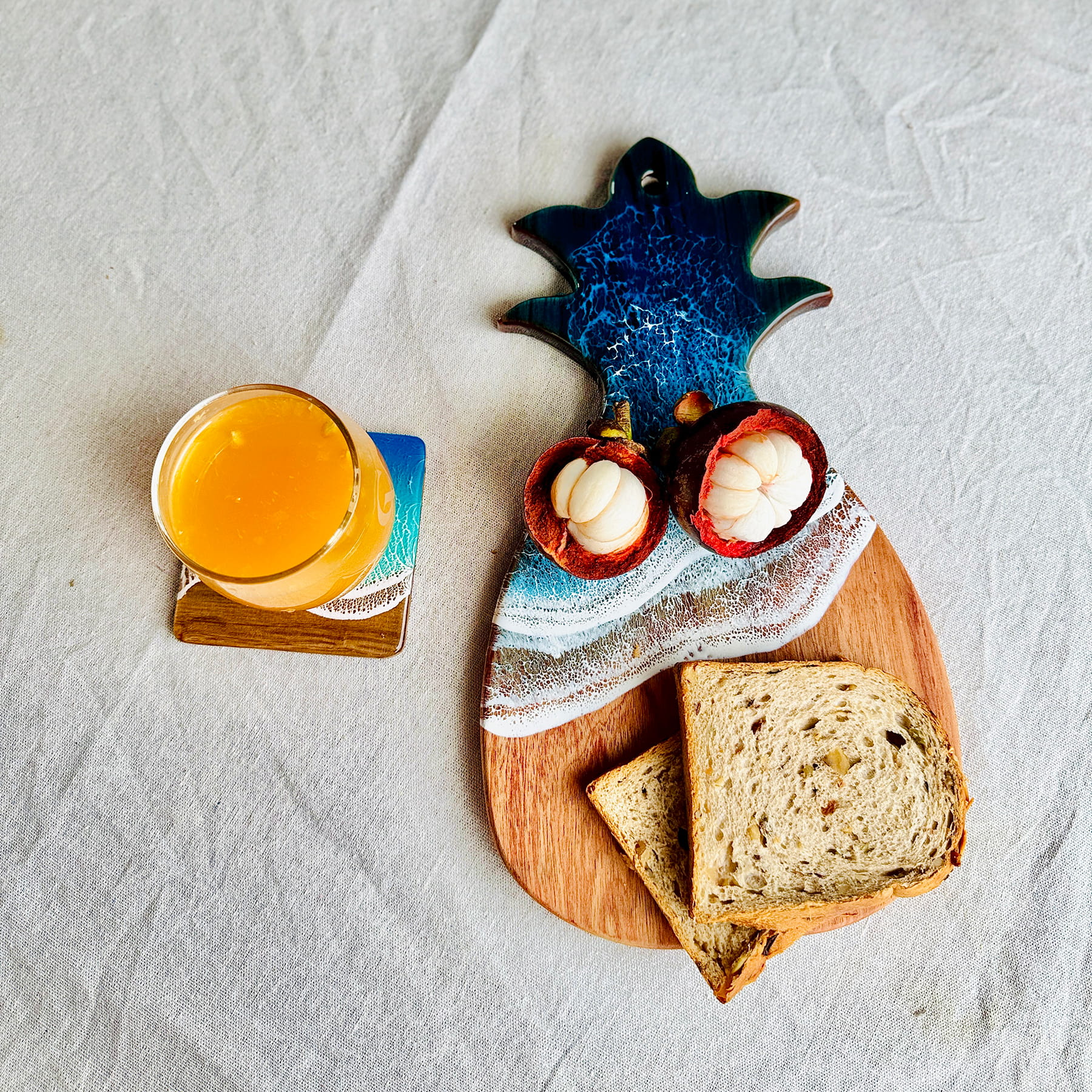 "Glow" – Ocean Resin Pineapple Board